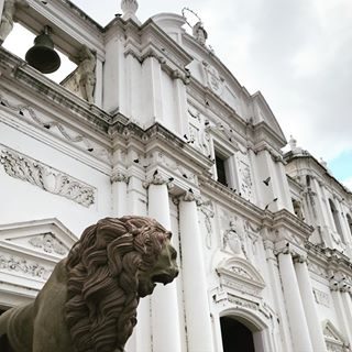 Leon 🦁 ... end of our road-tripping adventure. We’ve had a great time exploring this beautiful country 🇳🇮 but there’s no place quite as magical as @cocolocoresort. Glad to be back at the beach 🏝